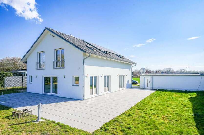Haus zum Kaufen in Bedburg 899.000 € 210 m²