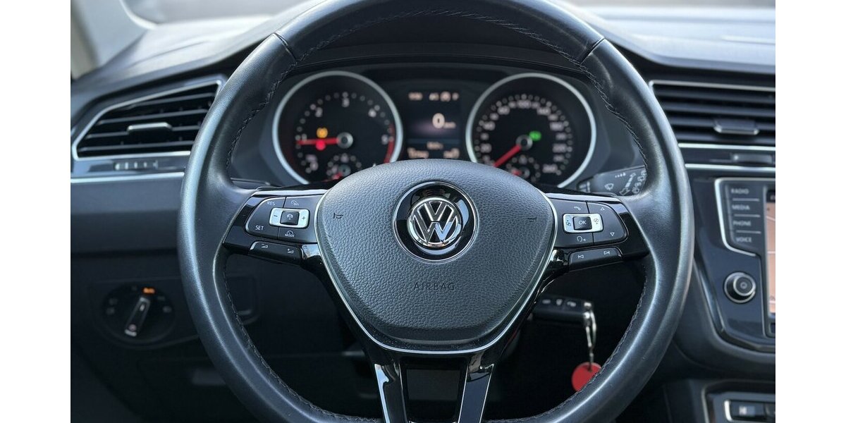 VW Tiguan 2.0 TDI HIGHLINE/4x4/PANO/STANDHEIZUNG 137.501 km 19.800 &euro; Villingen-Schwenningen 78054