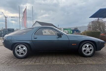 Porsche 928