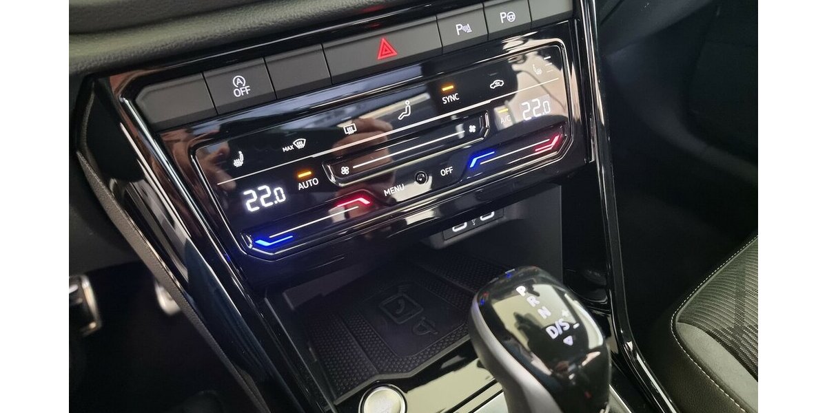 VW T-Roc R-Line 2025 LED-Matrix IQ Kamera VIC DSG 28.600 km 27.900 &euro; Garrel 49681