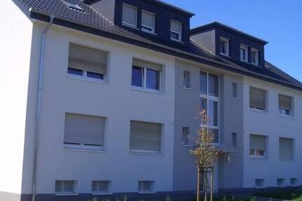 Frisch sanierte 2-Zimmer-Wohnung im Dachgeschoss mit Garage in Bruchmühlen