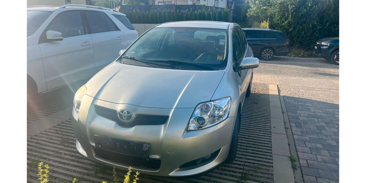 Toyota Auris 153.000 km 2.700 &euro; Vollersroda 99438
