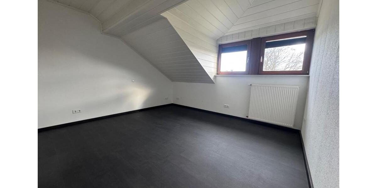 Dachgeschoßwohnung Delbrück - 5 Zimmer, 155 m&sup2;, 1.200&euro; | Angebot:25433333