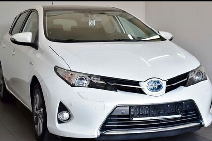 Toyota Auris 122.000 km 11.599 &euro; Fulda 36041