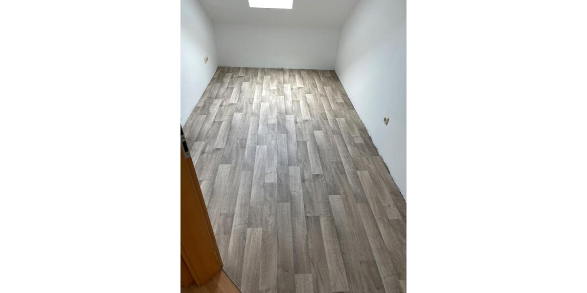 Dachgeschoßwohnung Pfreimd - 5 Zimmer, 94 m&sup2;, 700&euro; | Angebot:25043773