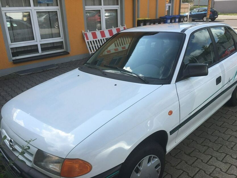 Opel Astra 38.000 km 3.590 € Lichtenberg 09638
