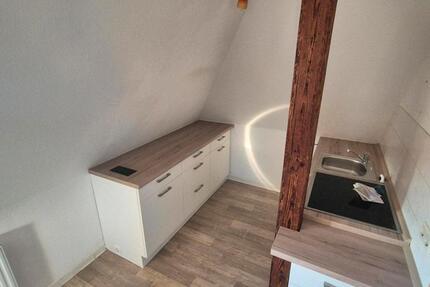 Schöne Dachgeschoßwohnung. 2 Raum