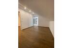 Moderne Dachgeschosswohnung mit Loggia, Einbauküche + Stellplätze zimmer