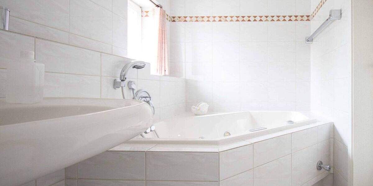 Gehoben und gepflegt: 7-Zi.-EFH mit ELW und Garten, Garage und 2 Freistellplätzen in Neubrandenburg 7 zimmer