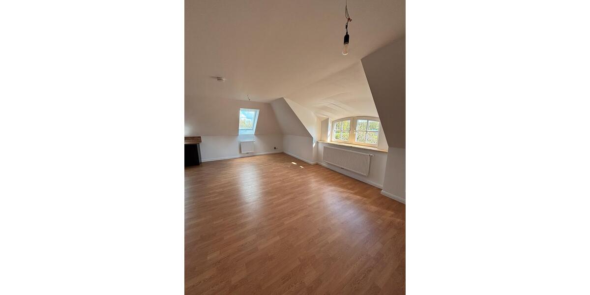 Dachgeschoßwohnung Aukrug - 2.5 Zimmer, 75 m&sup2;, 1.000&euro; | Angebot:25312911