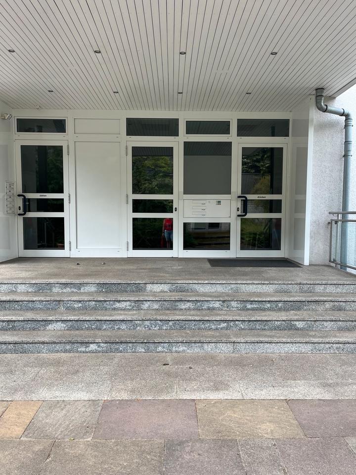 Sehr zentrale, frisch renovierte Bürofläche