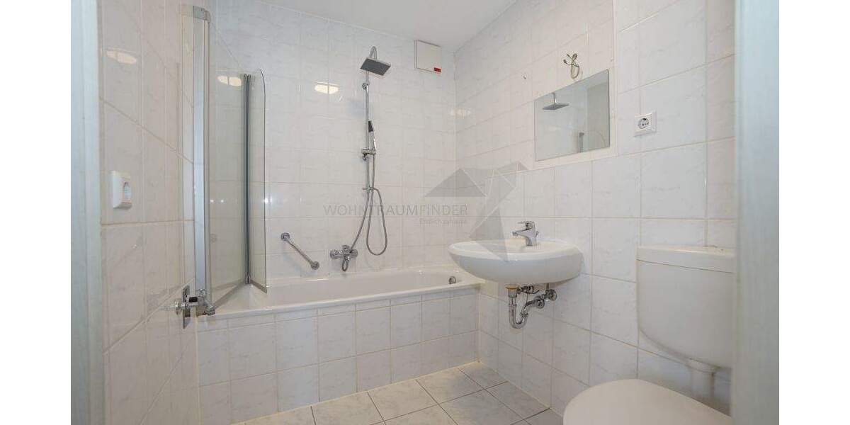 Geräumige, helle 4-Raum-Wohnung mit Balkon und Pkw-Stellplatz 4 zimmer