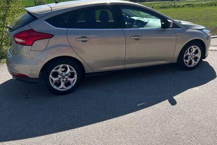 Ford Focus 47.665 km 8.000 &euro; Erding 85435