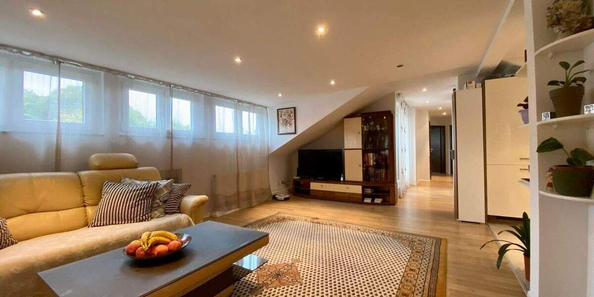 Moderne DG-Wohnung mit EBK und Balkon - Exklusives Wohnambiente 4 zimmer