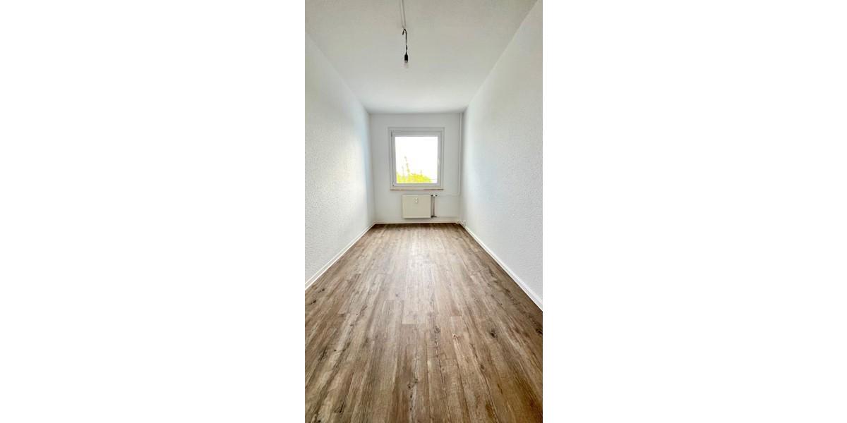 Sofort bezugsfertig: 4-Zimmerwohnung mit Balkon und Aufzug im 2.OG! 4 zimmer