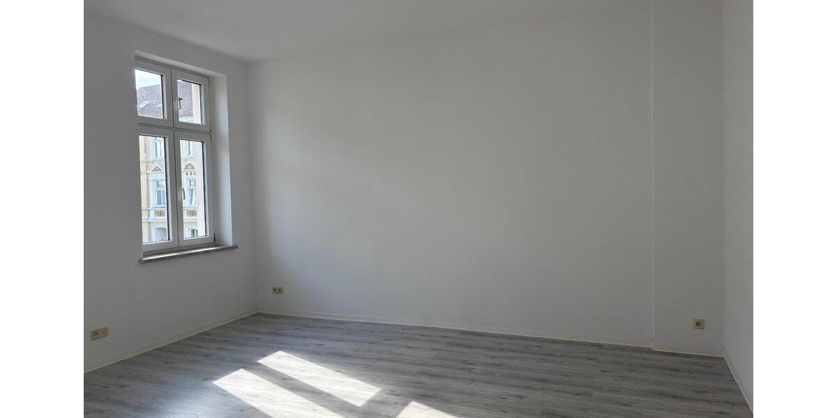 Etagenwohnung Dessau-Roßlau Brambach - 3 Zimmer, 118 m&sup2;, 699&euro; | Angebot:25854367