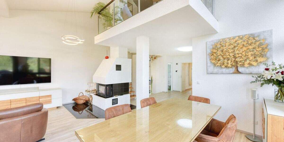 +++ 1-Fam.-RMH (WEG) - Garten, Terrasse, Balkon, Holzkamin - Galerie - inkl. EBK, Einzel-Garage & Kfz-Stellplatz +++ 4 zimmer