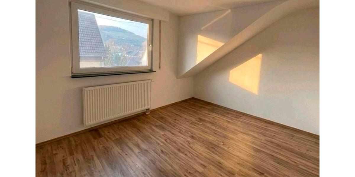 Dachgeschoßwohnung Bad Neuenahr-Ahrweiler Ahrweiler - 3 Zimmer, 80 m&sup2;, 860&euro; | Angebot:26645892