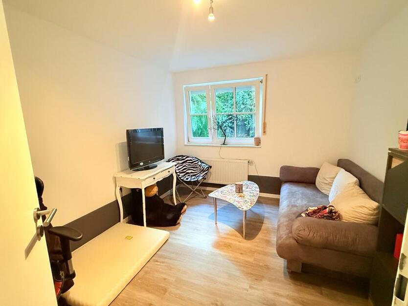 Geräumiges, preiswertes und gepflegtes 9-Zimmer-Mehrfamilienhaus