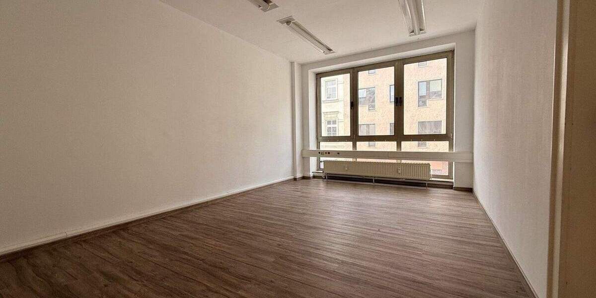 Etagenwohnung Zwickau Innenstadt - 5 Zimmer, 120 m&sup2;, 720&euro; | Angebot:24633494