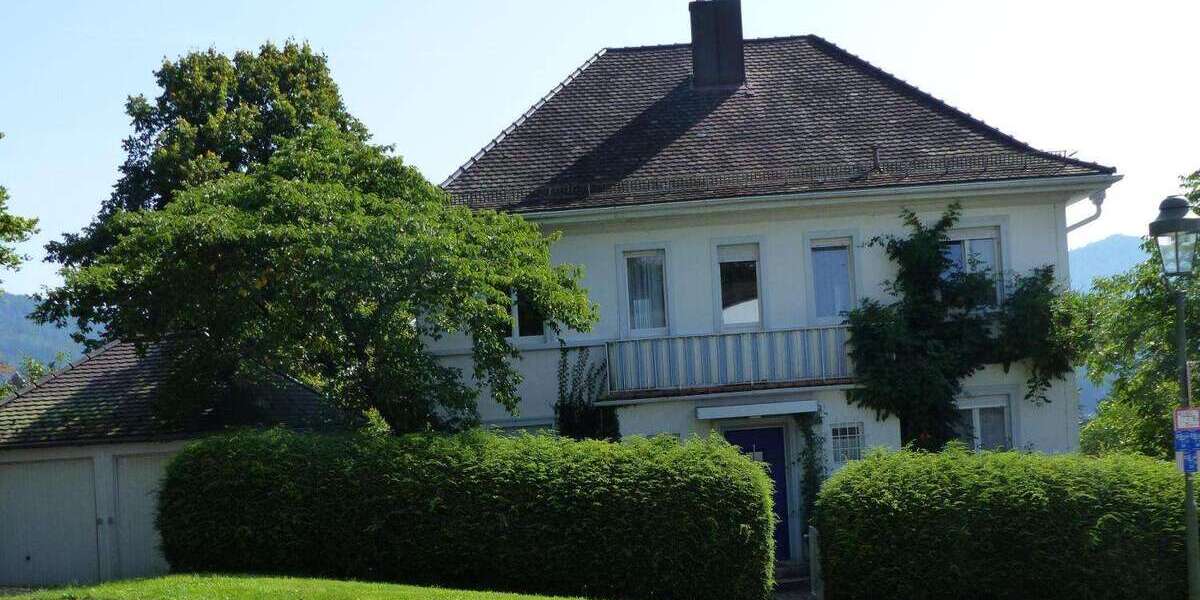 Haus zum Mieten in Baden-Baden 3.200 € 240 m² 7 zimmer