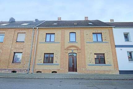 großes Reihenmittelhaus in BTF-Wolfen OT Greppin - auch für 2 Generationen geeignet 1 zimmer