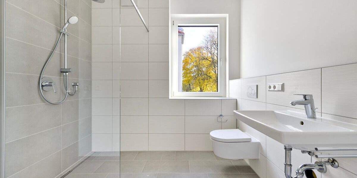 Über den Dächern: Dachgeschoss-Wohnung mit Weitblick 2 zimmer