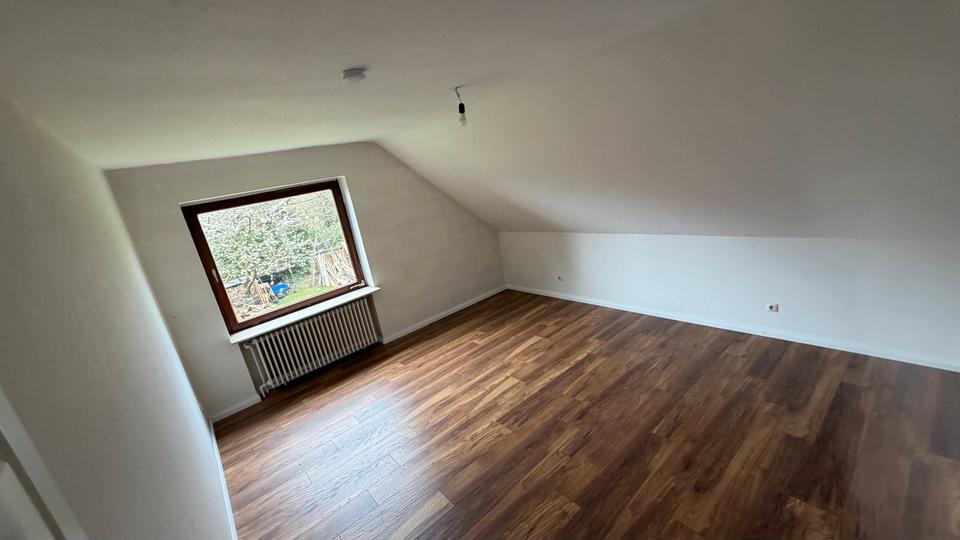 Dachgeschoßwohnung Hamburg Wandsbek - 3 Zimmer, 130 m&sup2;, 1.620&euro; | Angebot:26409655