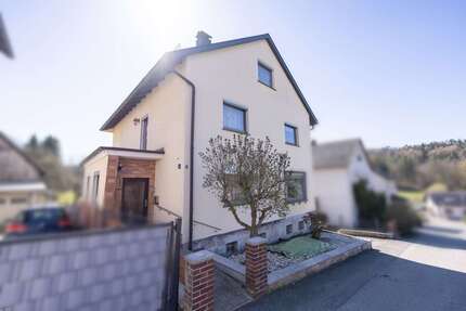 Haus Rödental - 6 Zimmer, 195 m&sup2;, 198.000&euro; | Angebot:26302095