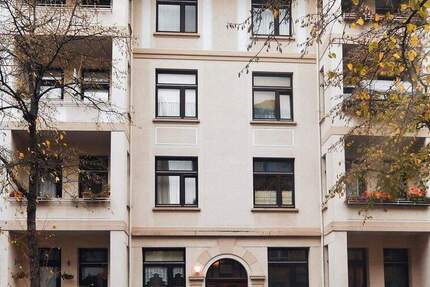 Braunschweig - Mehrfamilienhaus (6 WE), provisionsfrei: laufend investiert, DG-Ausbaureserve 2 zimmer