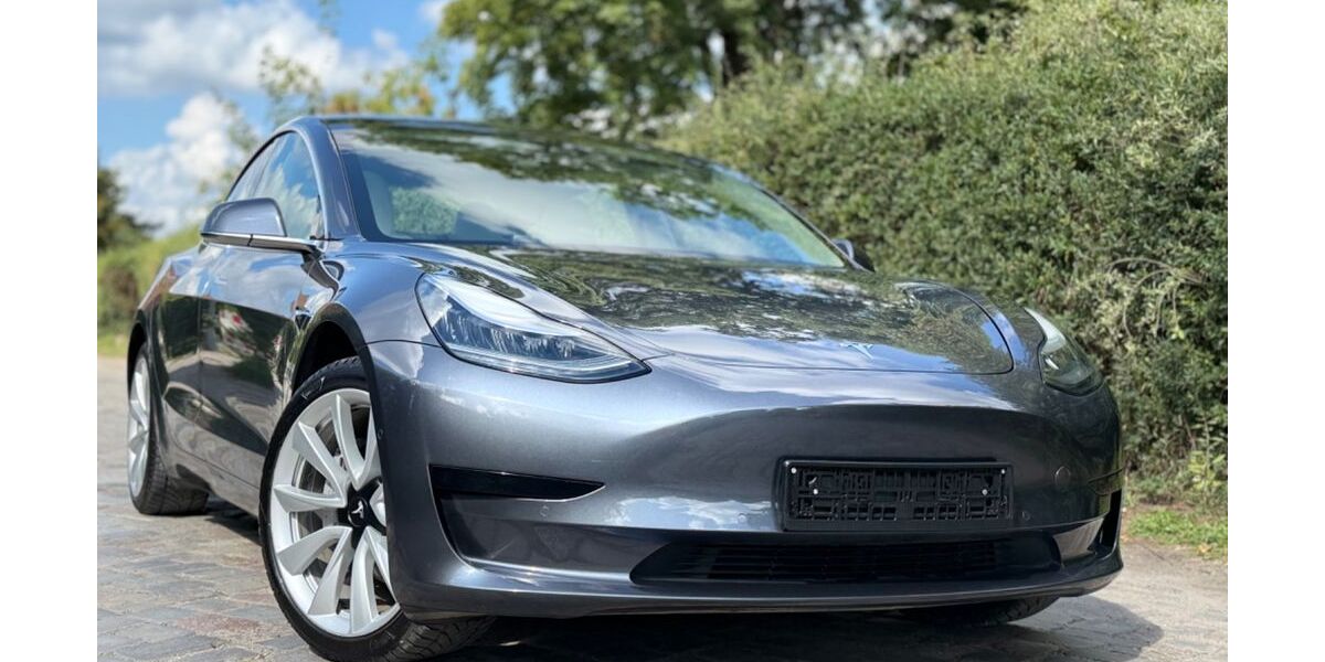 Tesla Model 3 36.973 km 20.499 &euro; Berlin 12099