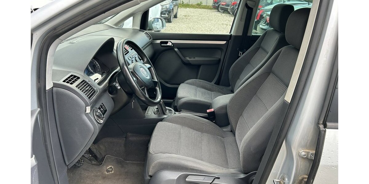 VW Touran 2.0 TDI Highline 7-Sitzer Tempomat AHK 220.000 km 2.000 &euro; Altdorf 84032
