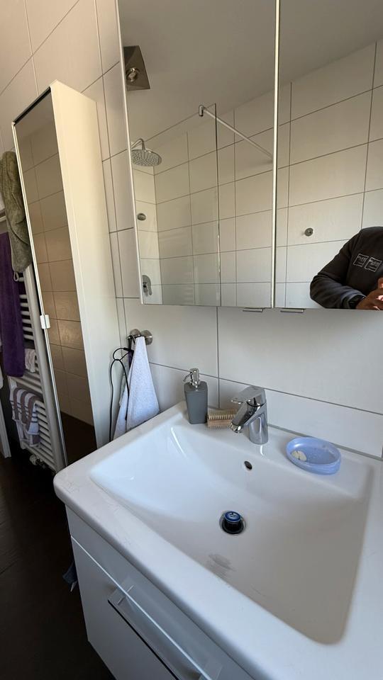 Helle 3 Zimmer-WohnungHaushälfte 1.OG zum 01.10.25 + Balkon