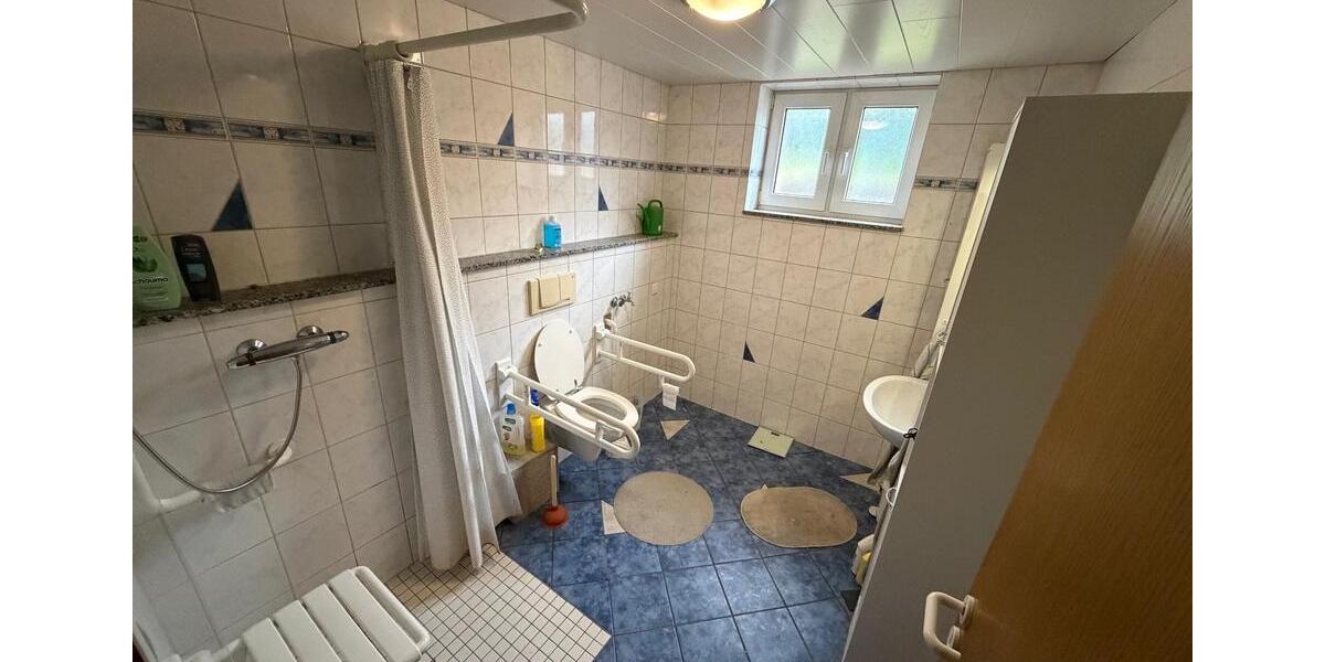 Einfamilienhaus Bad Arolsen - 9 Zimmer, 240 m&sup2;, 350.000&euro; | Angebot:26715411