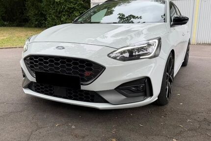 Ford Focus 82.000 km 22.700 &euro; Unna 59425