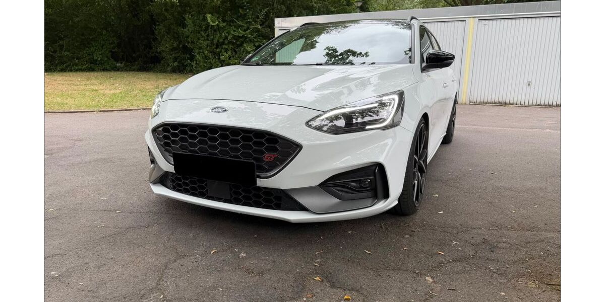 Ford Focus 82.000 km 22.700 &euro; Unna 59425