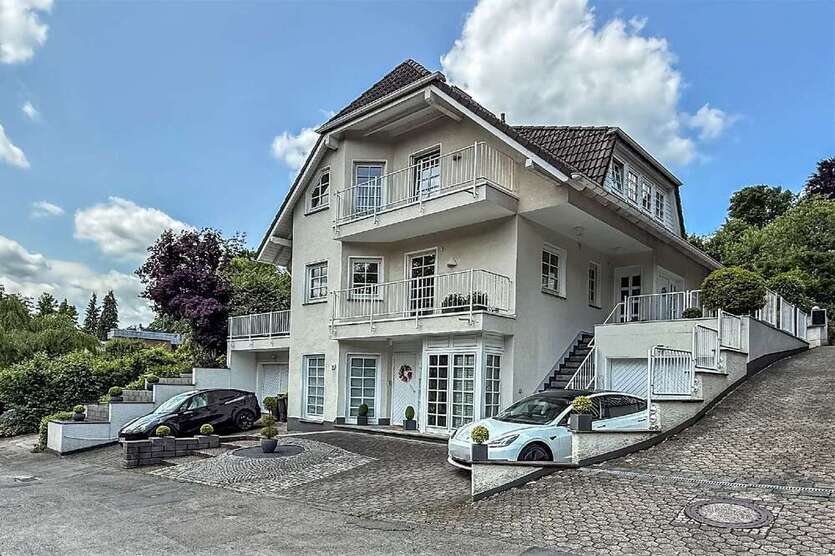 Haus zum Kaufen in Rösrath 894.000 € 246.72 m²