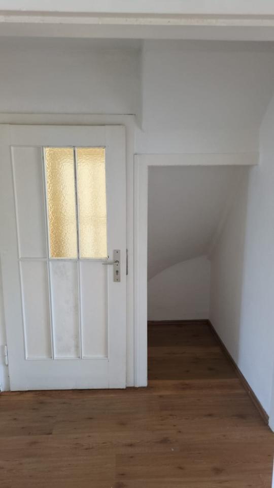 Schöne 1 Zimmer mit großer Küche