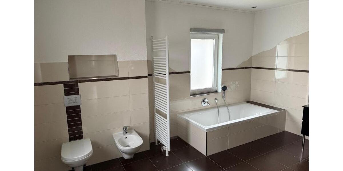 Einfamilienhaus Bad Liebenstein - 7 Zimmer, 270 m&sup2;, 295.000&euro; | Angebot:25612458