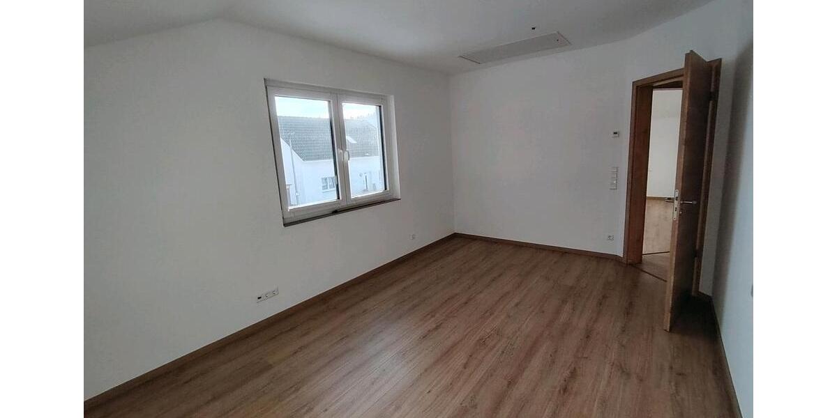 Doppelhaushälfte Pollenfeld - 5.5 Zimmer, 165 m&sup2;, 1.750&euro; | Angebot:24808306