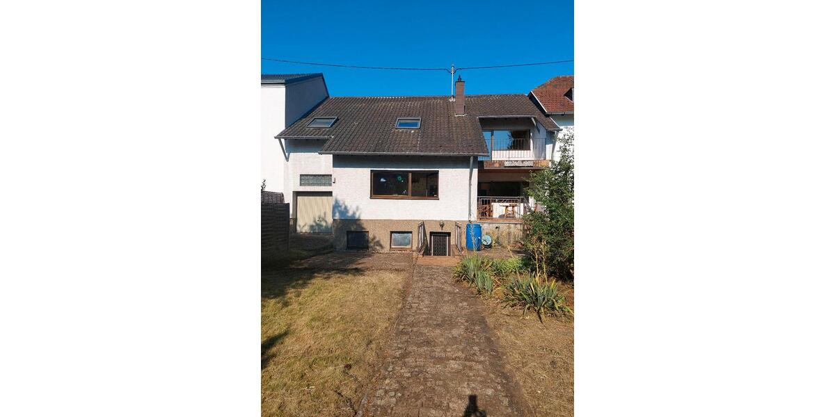 Reihenhaus Überherrn - 7 Zimmer, 204 m&sup2;, 300.000&euro; | Angebot:27208119