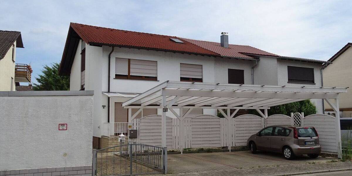Großes Zweifamilienhaus mit 3 Carportstellplätzen, Garage, Verkaufsfläche im Untergeschoss 7 zimmer