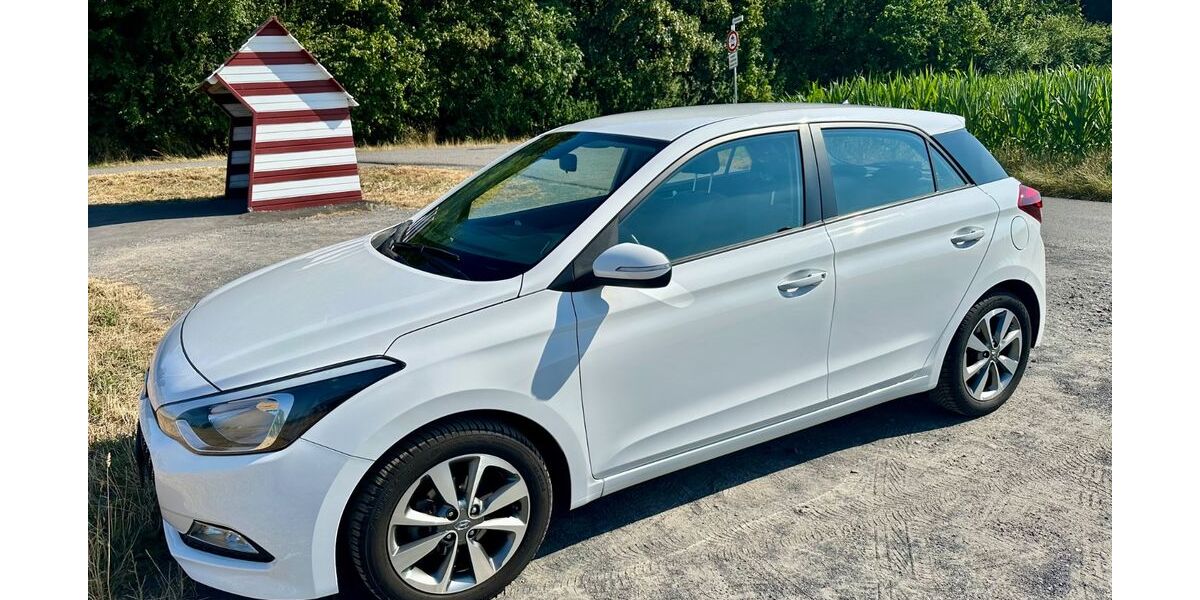 Hyundai i20 76.400 km 7.500 &euro; Troisdorf 53844