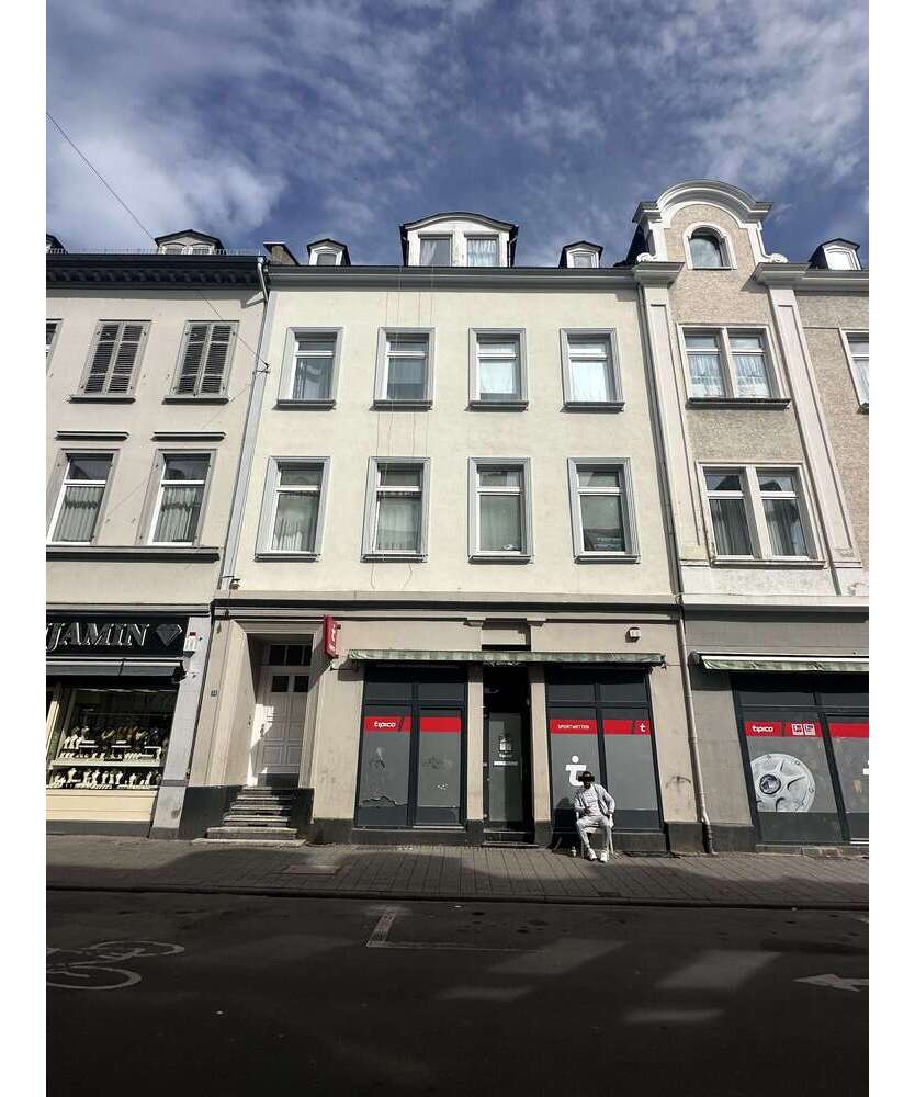 Haus zum Kaufen in Wiesbaden 790.000 € 278 m²
