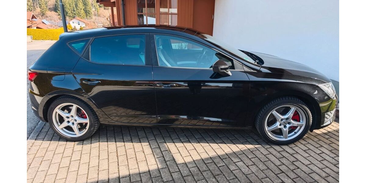 Seat Leon 84.300 km 15.500 &euro; Aitrang 87648