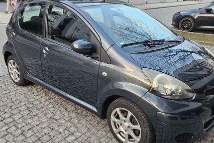 Toyota Aygo (X) 192.000 km 1.090 &euro; München 81829