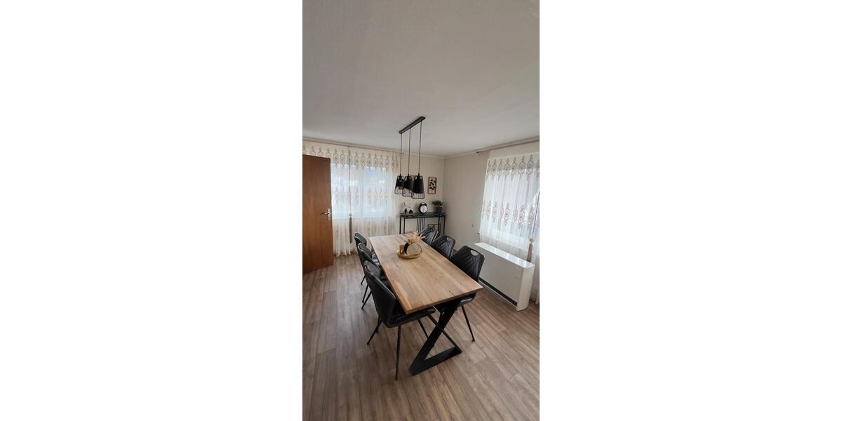 Einfamilienhaus Bisingen - 8 Zimmer, 180 m&sup2;, 1.500&euro; | Angebot:24841459