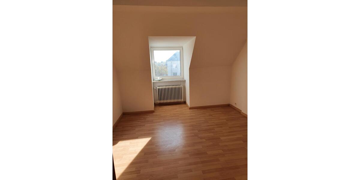 Dachgeschoßwohnung Essen Huttrop - 3 Zimmer, 76 m&sup2;, 119.000&euro; | Angebot:26819341