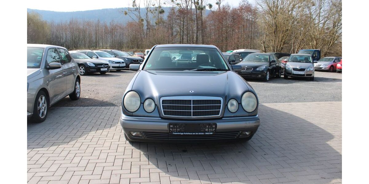 Mercedes-Benz E 200 127.685 km 2.490 &euro; Coppenbrügge 31863