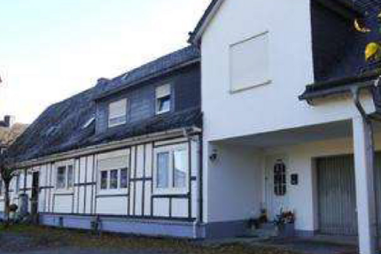 Haus Bestwig - 11 Zimmer, 341 m&sup2;, 360.000&euro; | Angebot:25571538